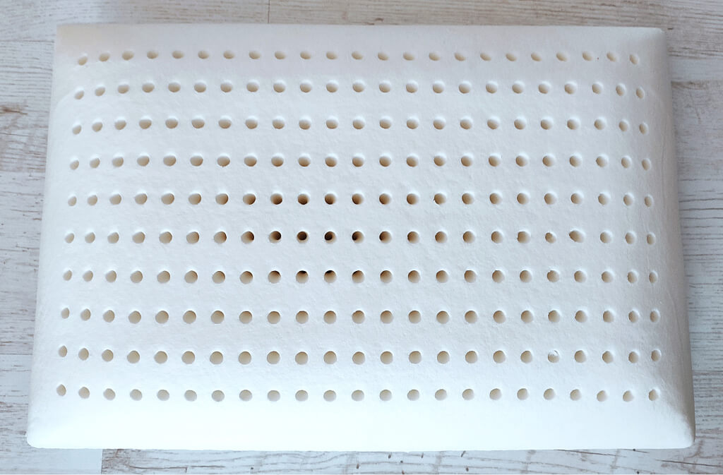 Álomcomfort memóriahab párna lyukacsos egész