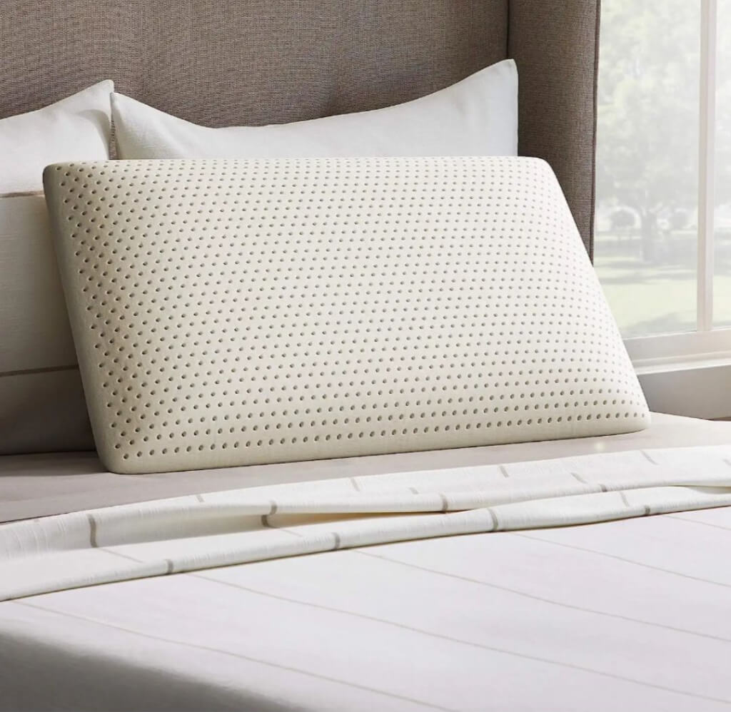 Hálószóba-ágyon-párna